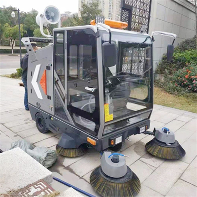 Dual motor high power park road cleaning sweeper 15m self-winding high-pressure pipe Hand-held high-pressure water gun Equipment